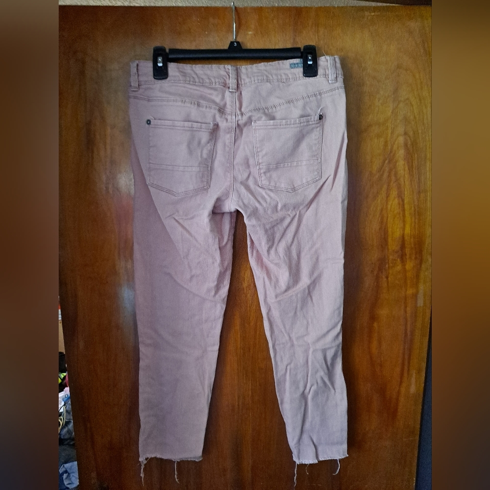 Lauren Conrad size 8 cropped dusty pink jeans